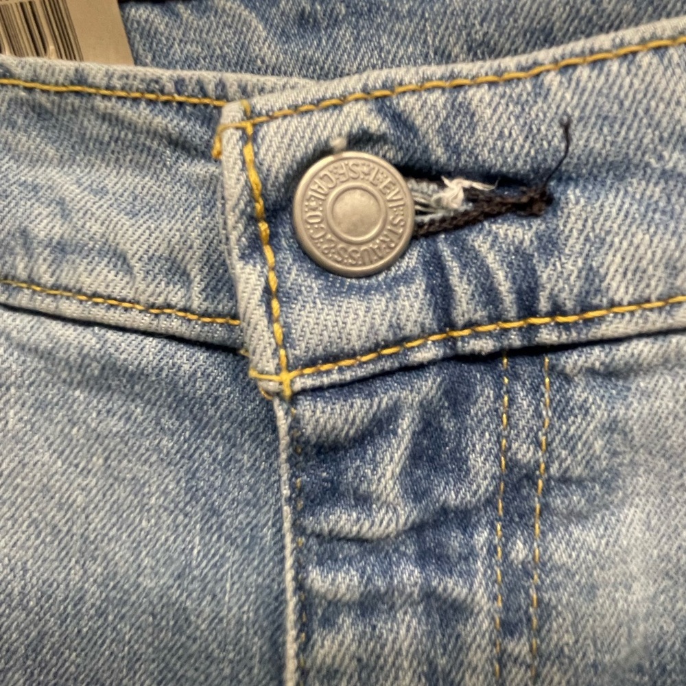 Men’s Levi Jeans - Picture 7 of 10